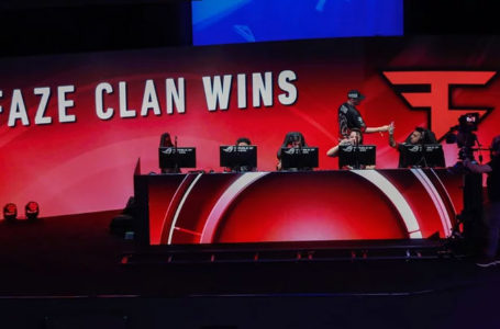 photo: 'FaZe Clan players table during competition' | (Credits:LUKE WALKER/GETTY IMAGES)