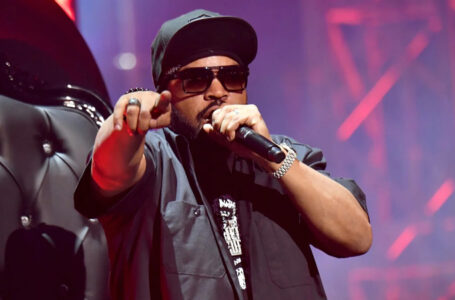 Ice Cube on stage (Credits: Image via Getty / Jeff Kravitz)
