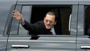 Johnny Depp waiving (Photo by Chris Kleponis/Getty Images)
